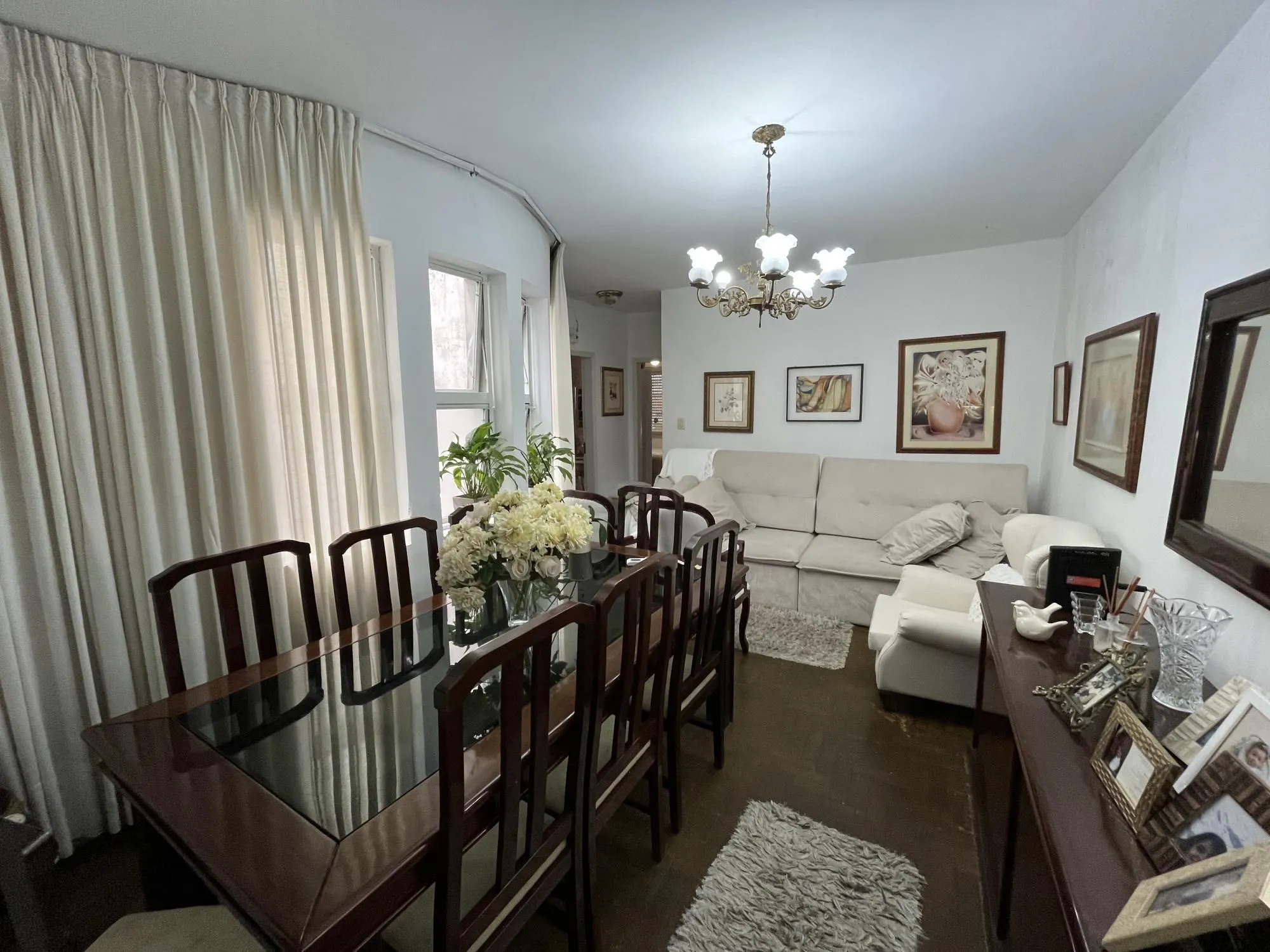 Imagem Apartamento de dois quartos no bairro Rio Branco em Porto Alegre