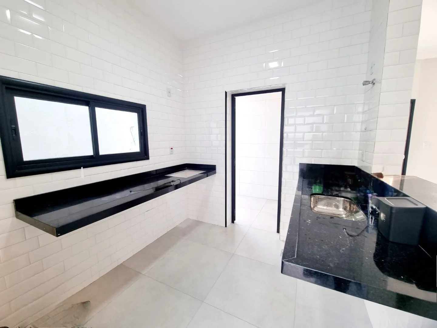 Imagem Casa térrea moderna com 3 dormitórios, suíte, closet, área gourmet e acabamentos de alta qualidade e bom gosto.