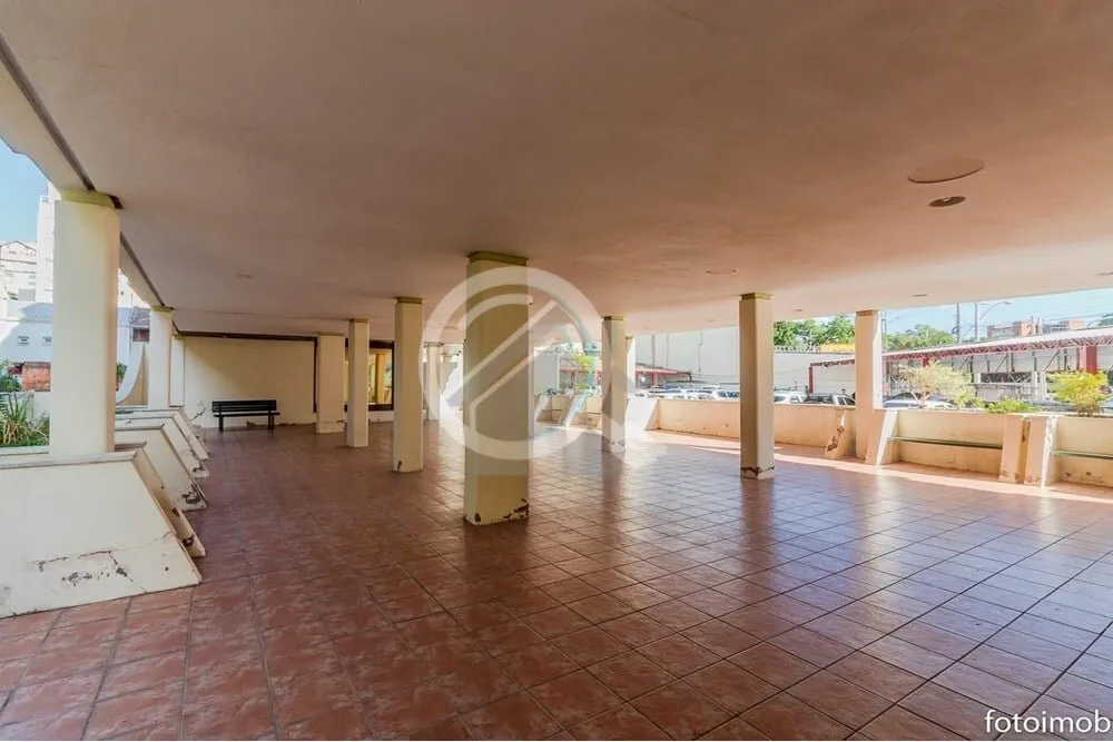 Imagem Bairro Petrópolis, Av. Lucas de Oliveira, esquina Av. Ipiranga, com frente Norte (muito sol!); uma ...