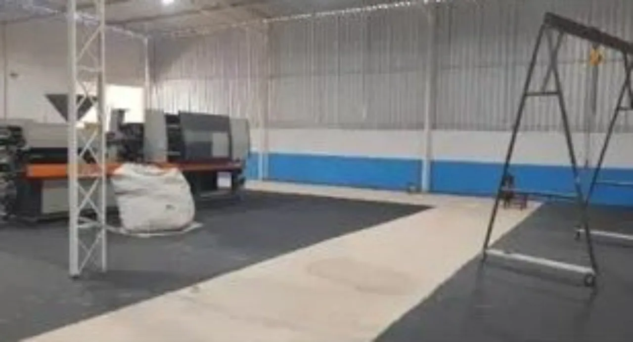 Imagem Galpão Comercial de Alto Padrão no Bairro Eden em Sorocaba-SP: 5 Salas, 4 Banheiros, 5 Vagas e 1.250m² de Área. Venha Conferir!