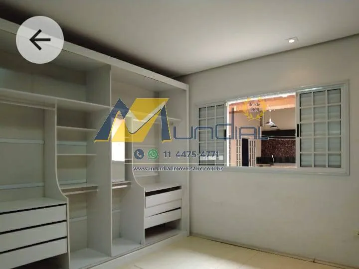 Imagem Casa à venda com 300m², 3 quartos e 6 vagas.