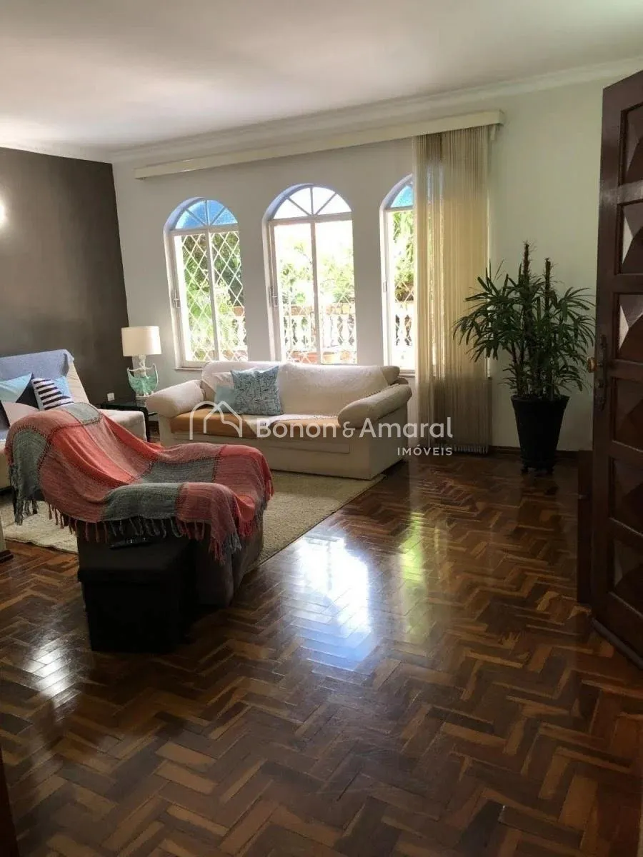 Imagem Casa à venda próxima à Lagoa do Taquaral em Campinas