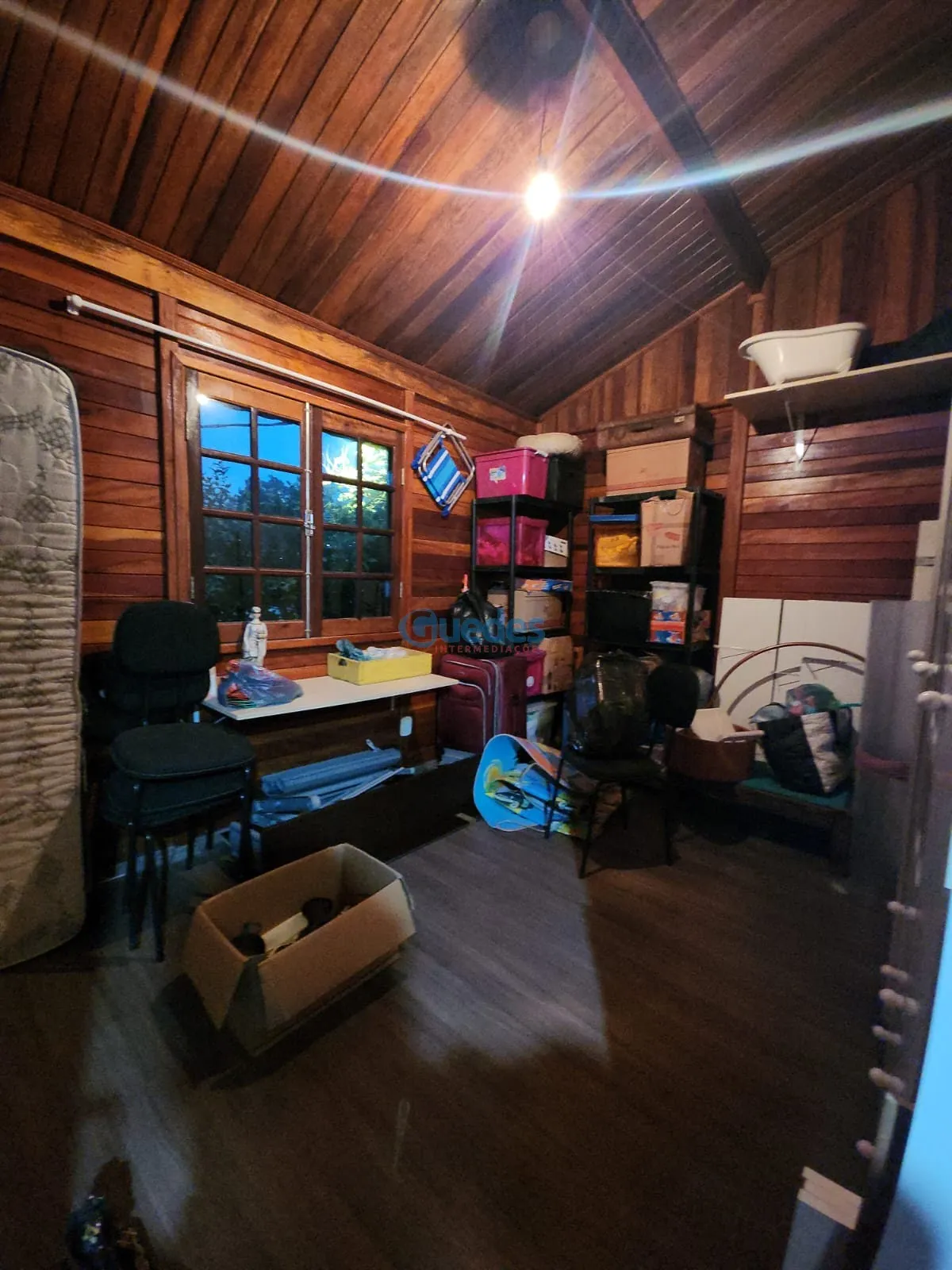 Imagem Casa em Embu das Artes, com 3 casas e 210m² por R$1.050.000 - Embu das Artes.