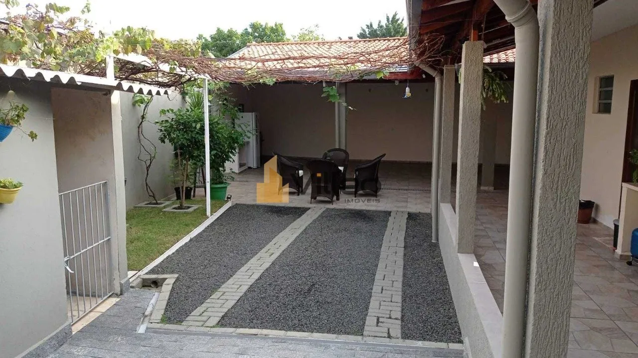 Imagem Apresentamos uma residência única à venda na Vila Haro, em Sorocaba, que oferece tranquilidade, i...