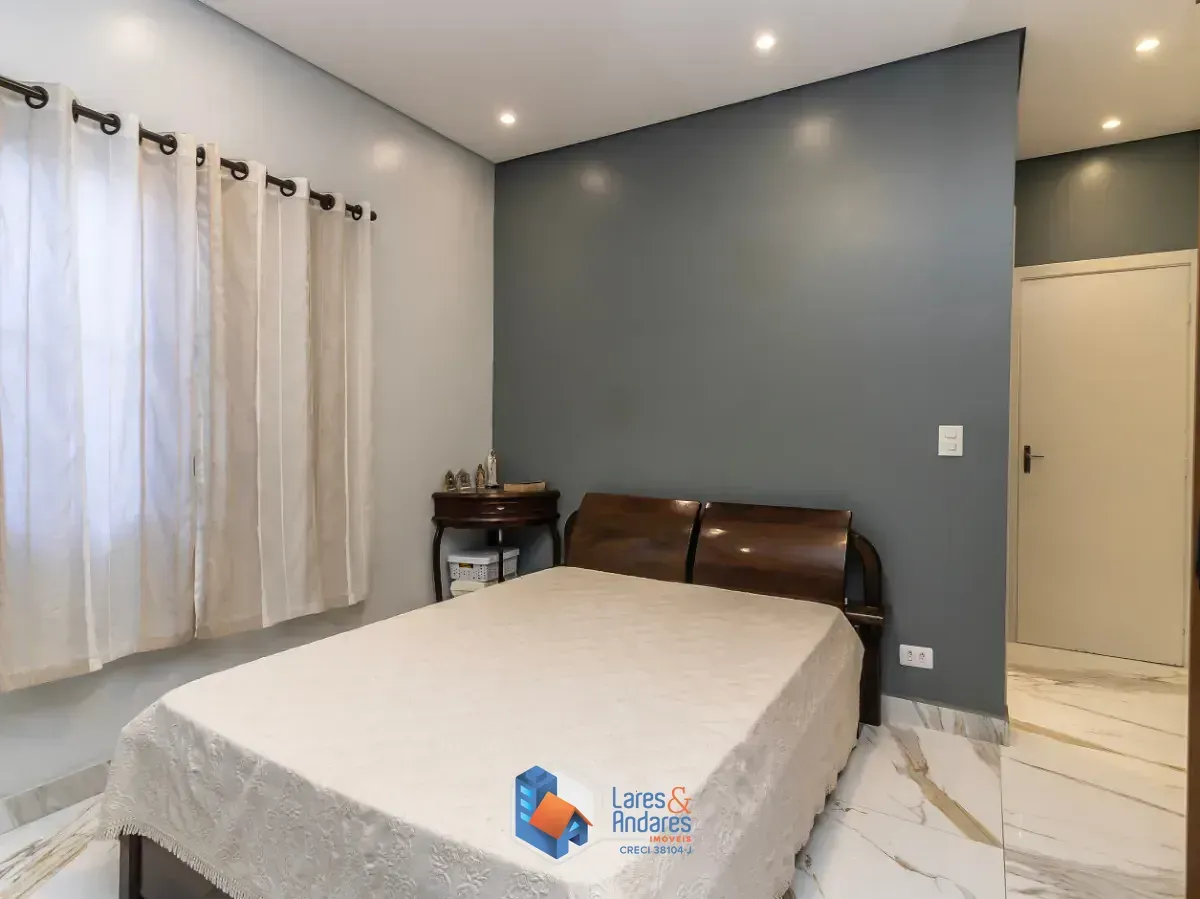 Imagem Casa para venda em Jardim Peri com 3 quartos, sendo 1 suíte, 216m²