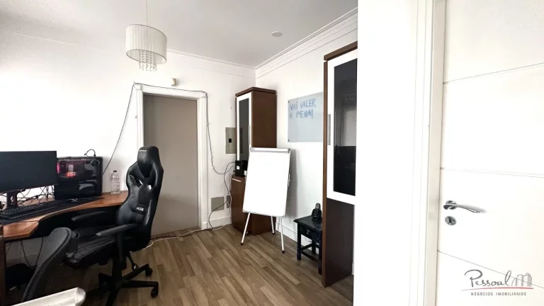 Imagem Belíssima casa totalmente mobiliada de alto padrão com 3 suítes, sendo 1 suíte master com banhei...