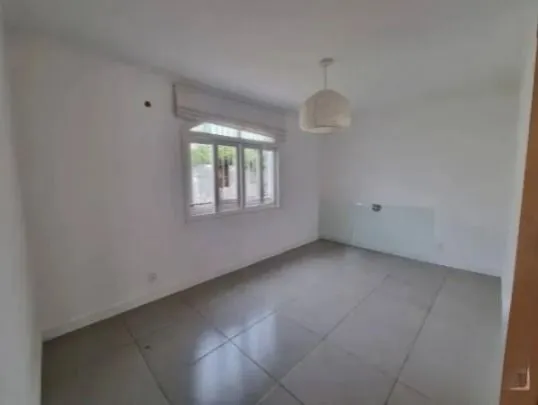 Imagem Casa 3 Dormitórios com Piscina à Venda no Guarujá - Zona Sul de Porto Alegre