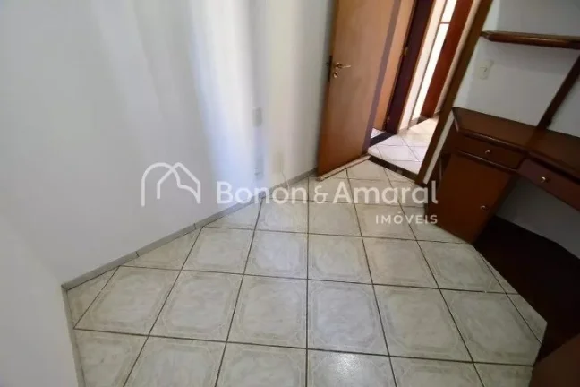 Imagem Aconchegante e espaçoso, este imóvel conta com 3 quartos, incluindo 1 suíte, e 3 banheiros no tot...