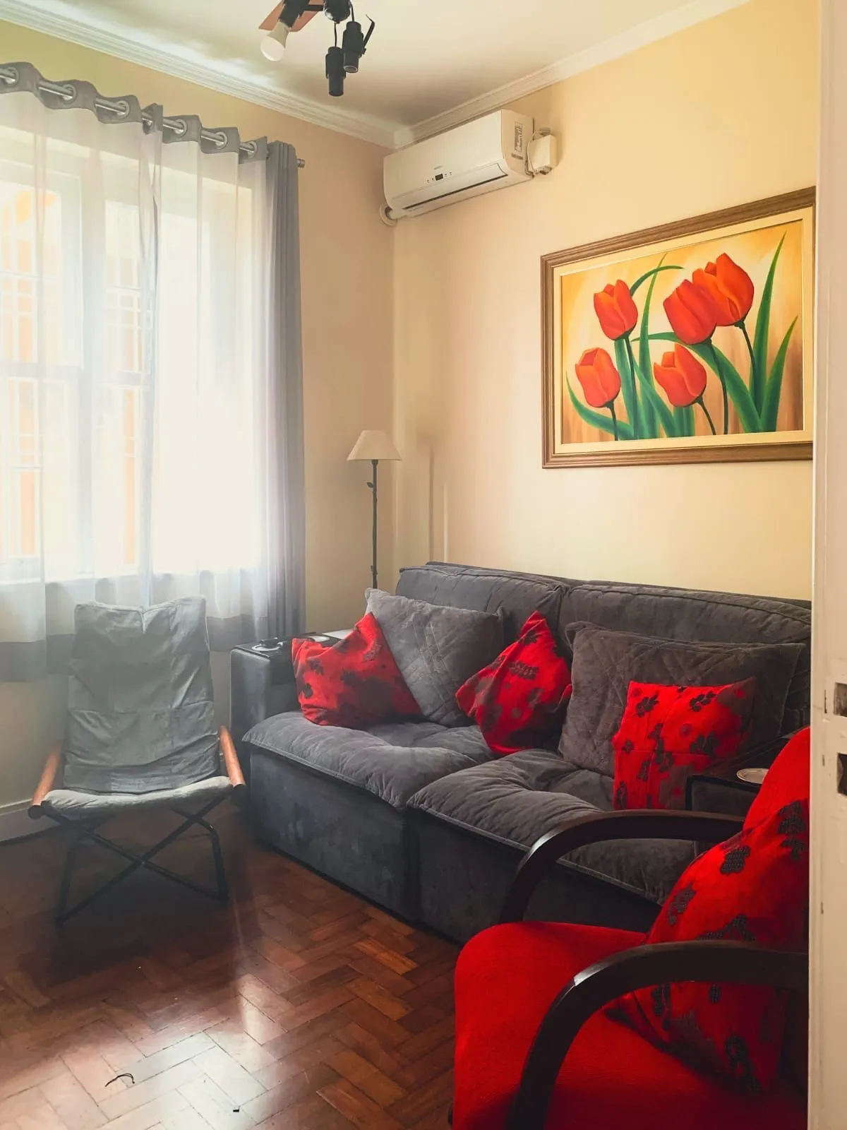 Imagem CASA RESIDENCIAL, REPAGINADA POR ARQUITETO COM MUITA ELEGÂNCIA E CONFORTO!