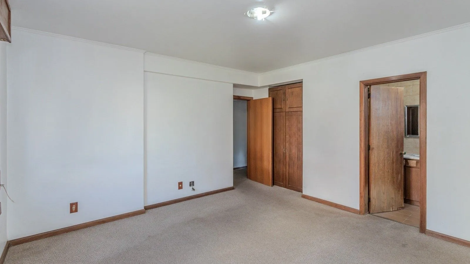 Imagem Apartamento semimobiliado de 140 m² privativos no bairro Mont'Serrat