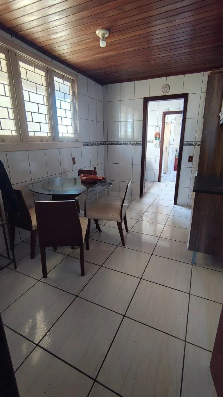 Imagem Casa de 3 dormitórios no bairro à venda em Vila Nova, Porto Alegre