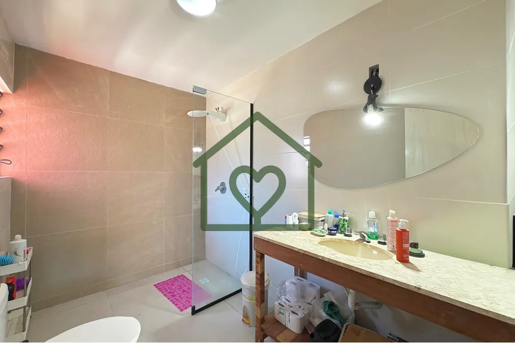 Imagem Casa de esquina com 3 dormitórios e 155m2 privativos no Jardim Vila Nova (bairro Vila Nova), terren...