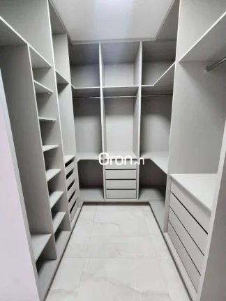 Imagem Casa com 4 dormitórios à venda, 220 m² por R$ 1.990.000,00 - Residencial Goiânia Golfe Clube - Goiânia/GO