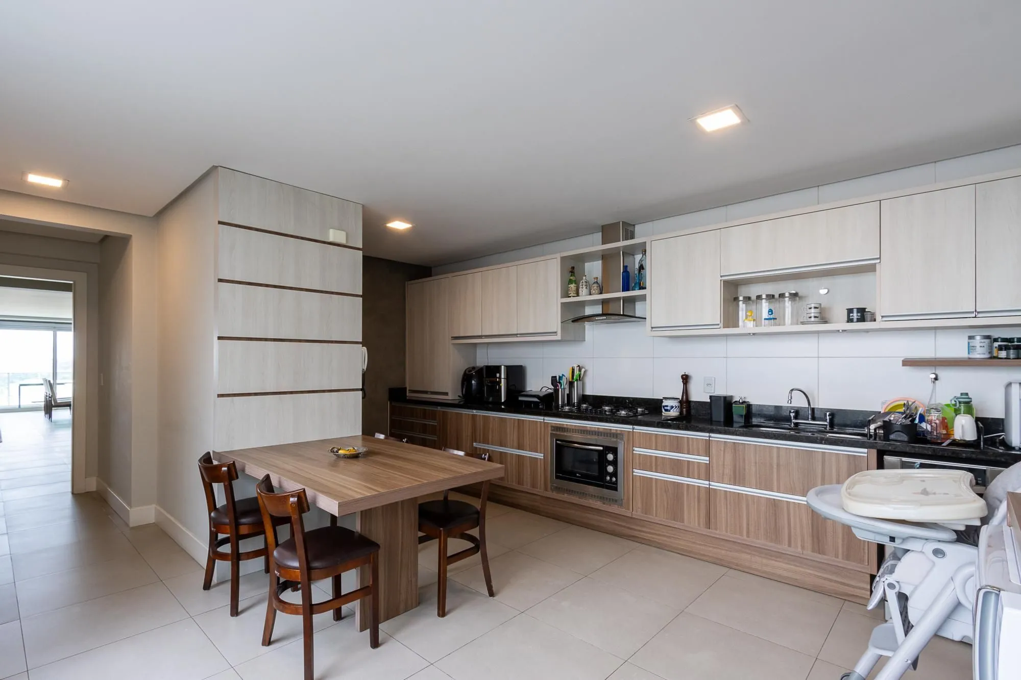Imagem Apartamento à venda, com 3 dorm, 2 suítes, 2 vagas - bairro Cristal