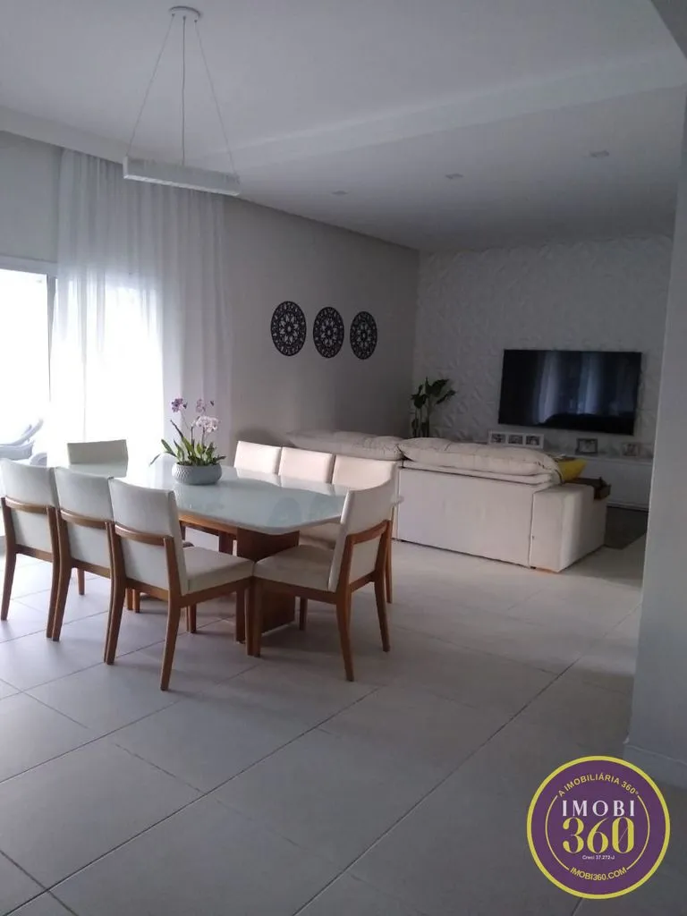 Imagem Linda casa de alto padrão em condomínio de chácara