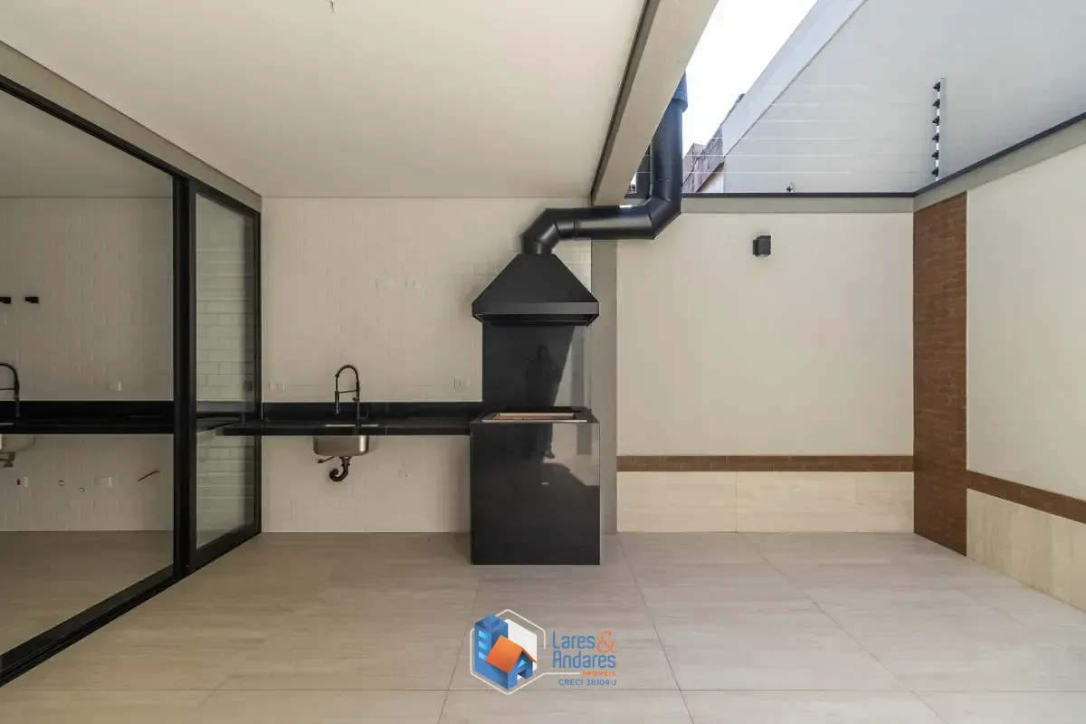 Imagem Sobrado para venda em Parque São Domingos com 3 quartos, sendo 3 suítes, 208m²
