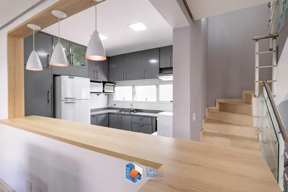 Imagem Casa no condomínio New England Condominium para venda e locação com 4 quartos, sendo 2 suítes, 292m²