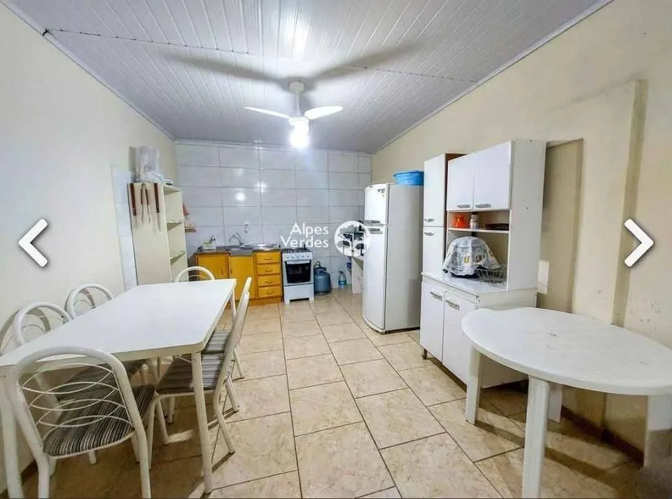 Imagem Vende-se Casa em Capão da Canoa com 250 m2