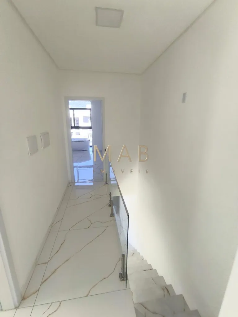 Imagem Imperdível casa à venda em Florianópolis-SC, 3 suítes sendo uma master, sala estar, Lavabo, vagas de garagem, 140,00m² - Ingleses do Rio Vermelho!