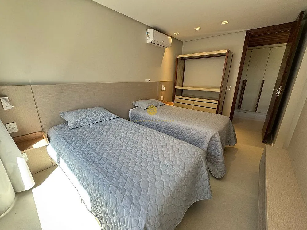 Imagem Casa de luxo no Piscinas Naturais  Praia do Forte, 7 suítes