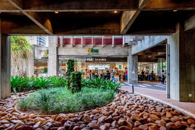 Imagem Conjunto comercial com 941m² na Av. Pres. Juscelino Kubitschek