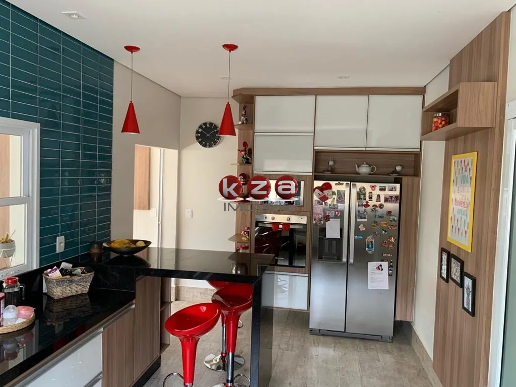 Imagem Impecável casa em condomínio à venda em Valinhos-SP, bairro Pinheiro: 3 quartos, 3 suítes, 3 salas, 5 banheiros, 4 vagas, 265m².