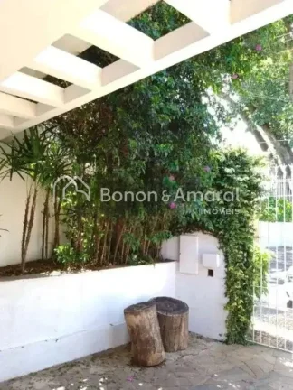 Imagem Excelente oportunidade para quem busca um imóvel amplo, bem conservado e com localização estraté...