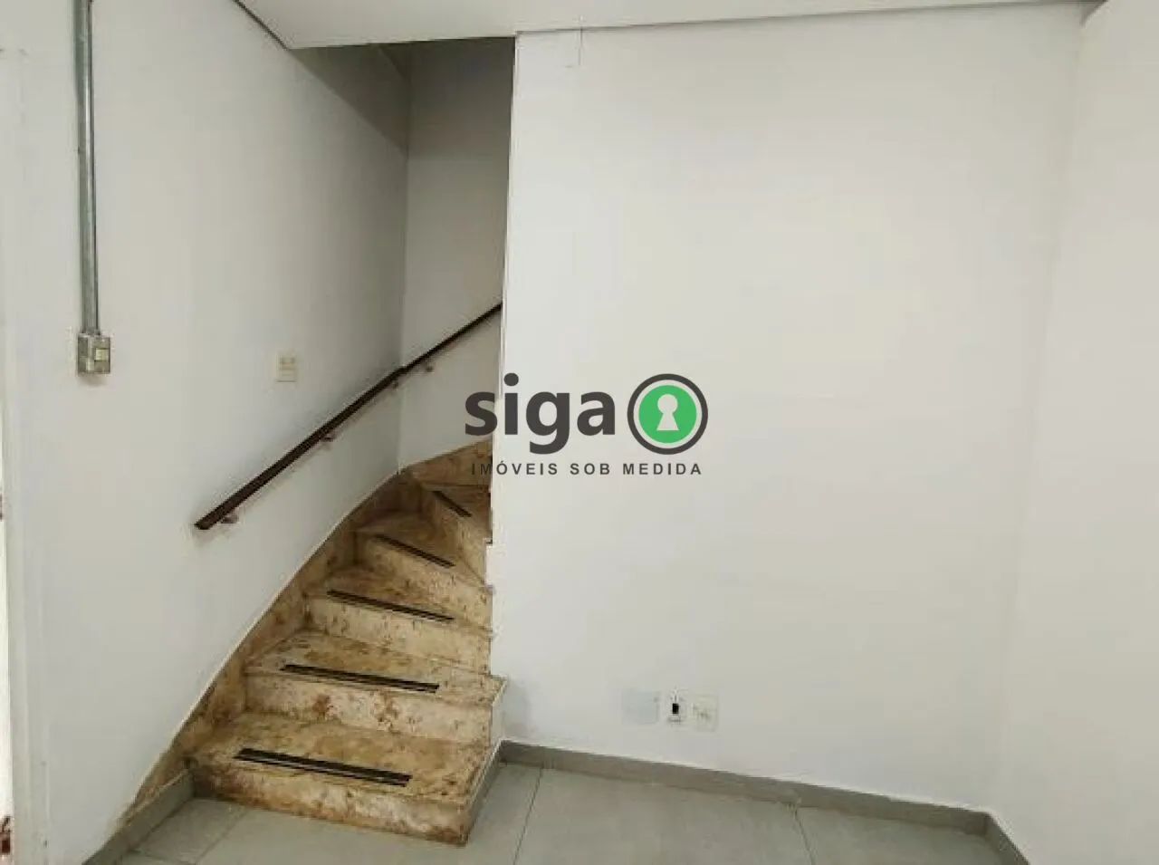Imagem Casa Comercial no Itaim Bibi para locação com 105m², com 5 salas, 1 banheiros e 2 vagas, sem mobilia