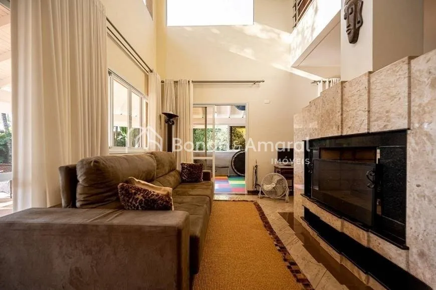 Imagem Casa de condomínio com 550 m² e 4 dormitórios