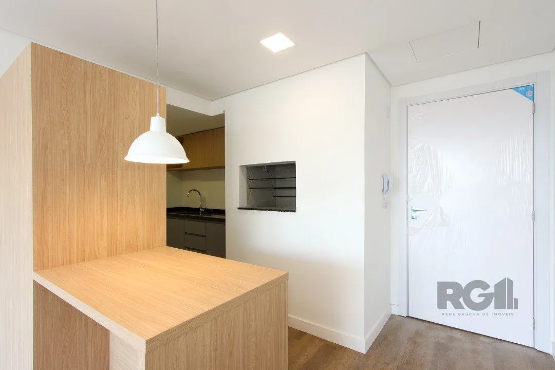 Imagem Apartamento em Porto Alegre no Bairro Petrópolis, de 2 quartos, semi mobiliado.