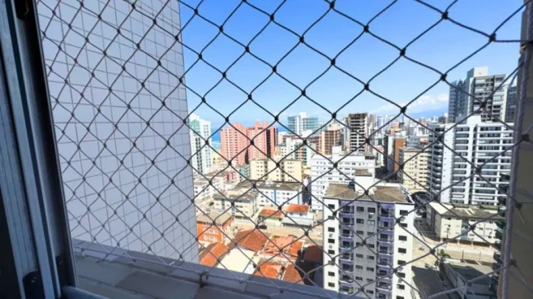 Imagem Conheça este apartamento de luxo com sacada envolvente e área de lazer completa, incluindo piscina, academia e espaço gourmet. O lar dos seus sonhos espera por você. Á venda na Imobiliaria Consulte Imoveis.