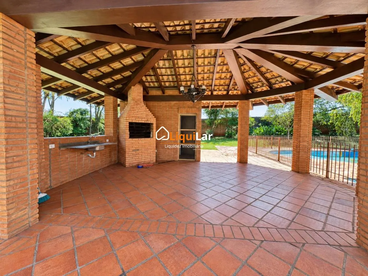 Imagem Casa térrea com 4 suítes no Condomínio Jardim das Paineiras