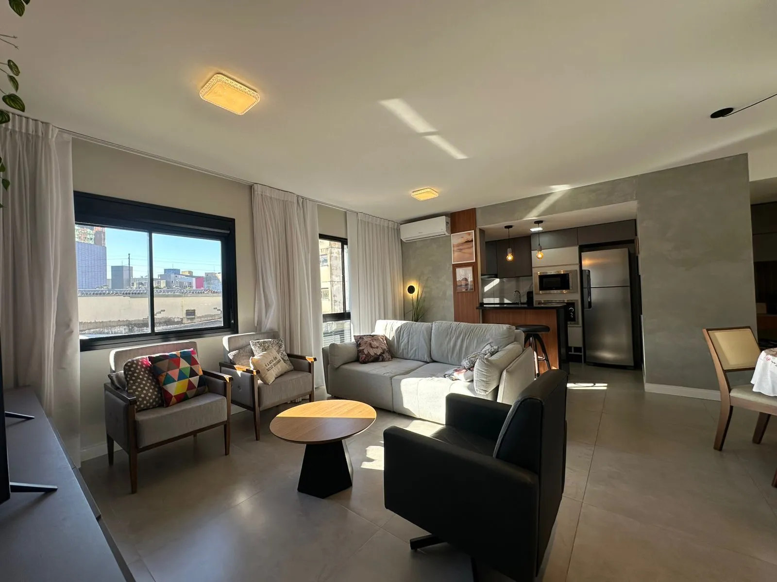Imagem Apartamento Mobiliado e Reformado com Closet, Churrasqueira e Infraestrutura Completa no Centro de Porto Alegre