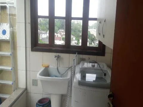 Imagem VENDA DE CASA NO CONDOMÍNIO ARUJÁ COUNTRY CLUB, 250m² c/ 2 quartos, suíte c/ sacada, salão com churrasqueira e forno de pizza e 4 vagas. CONSULTE-NOS.