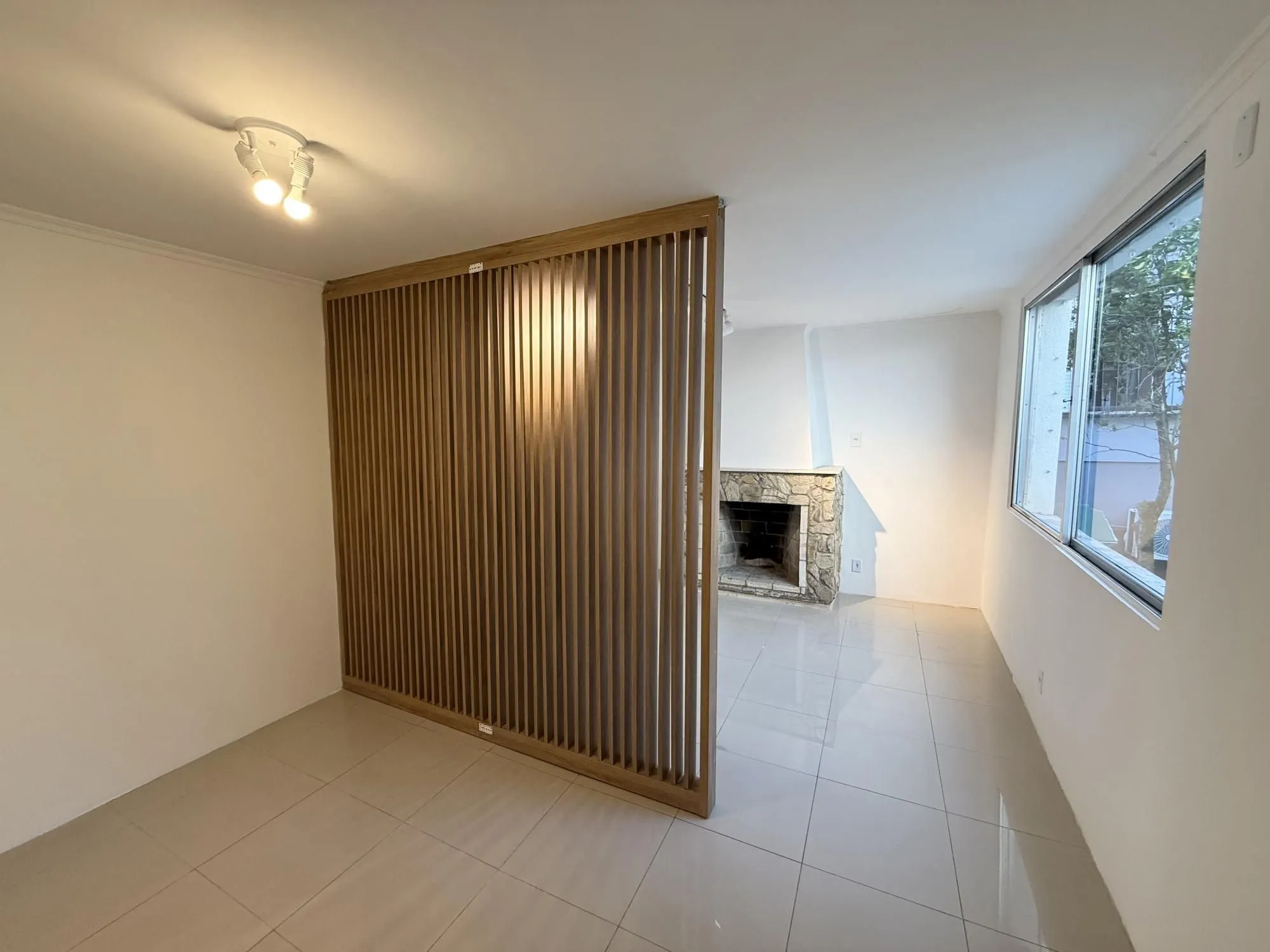 Imagem MÁFFER IMÓVEIS ALUGA - CASA COMERCIAL OU RESIDENCIAL NA AUXILIADORA Rua Marcelo Gama - Bairro Auxiliadora | Porto Alegre/RS