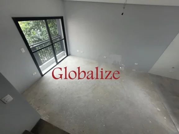 Imagem TRIPLEX COM 02 DORMITÍRIOS SENDO 02 SUÍTES, R$750.000,00, DENTRO DE UM VILLAGIO BEM FAMILIAR, ÓTIMA LOCALIZAÇÃO, AMPLA SALA E POSSUI UM SOLÁRIO