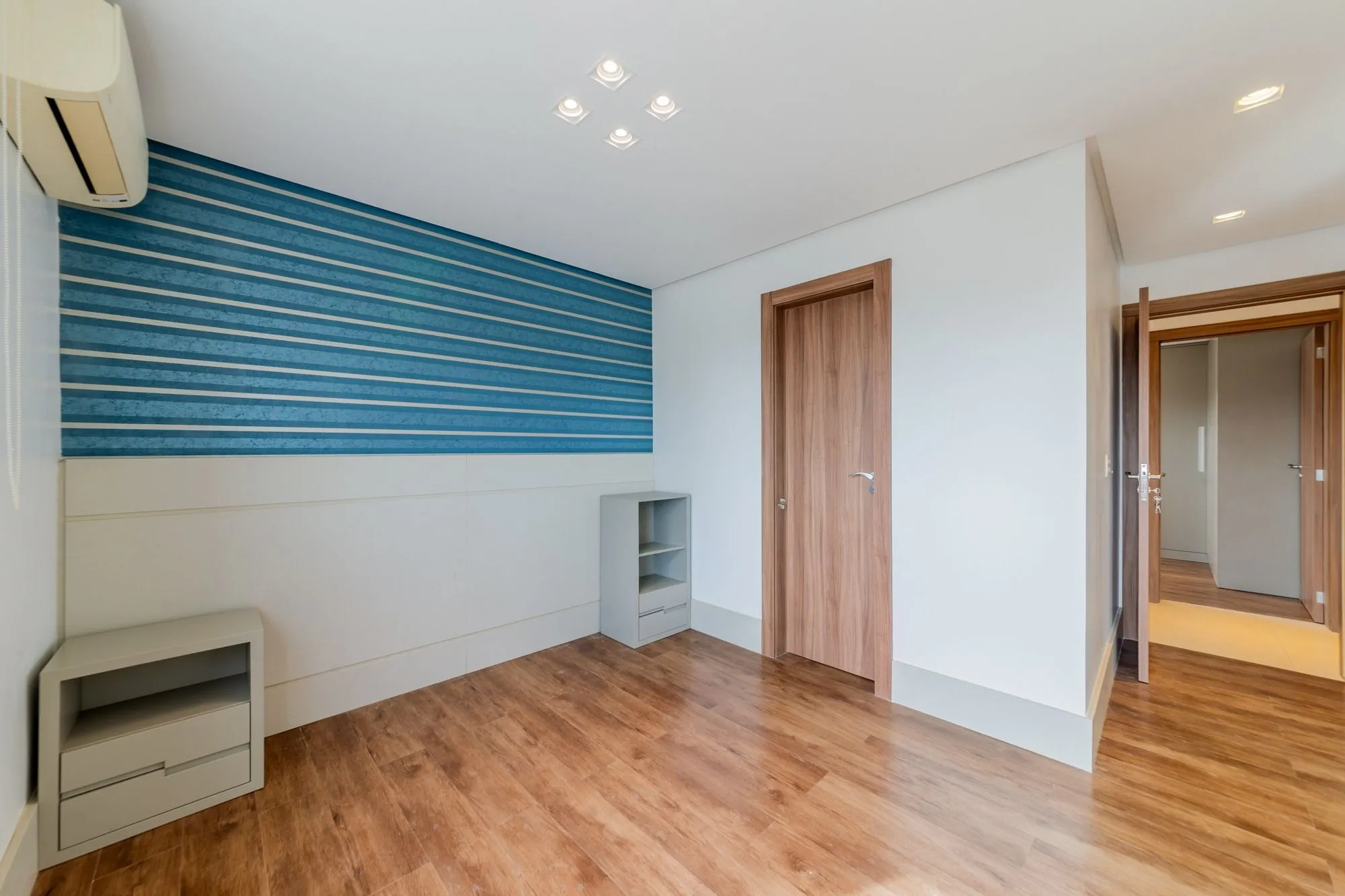 Imagem Apartamento semimobiliado, com 94m privativos, 2 suites e 3 vagas de garagem