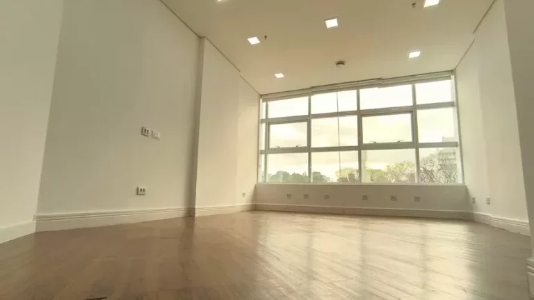 Imagem SALA COMERCIAL DE 53M² PARA LOCAÇÃO, COM 2 BANHEIROS, 1 VAGA - ED. GOLDEN OFFICE - EM JUNDIAÍ SP