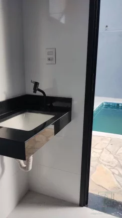 Imagem Casas Térreas com Piscina à Venda por 750 mil C/108 m²