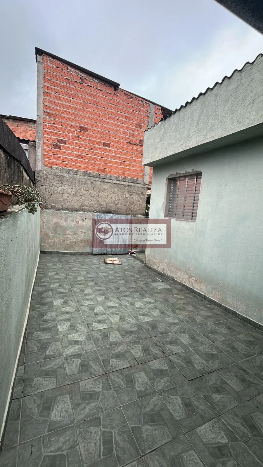 Imagem Sobrado à Venda no Jardim Presidente SP, com 6 Quartos no total, 358m², Imóvel com 3 casas para Renda, Valor irresistível. R$ 390k.