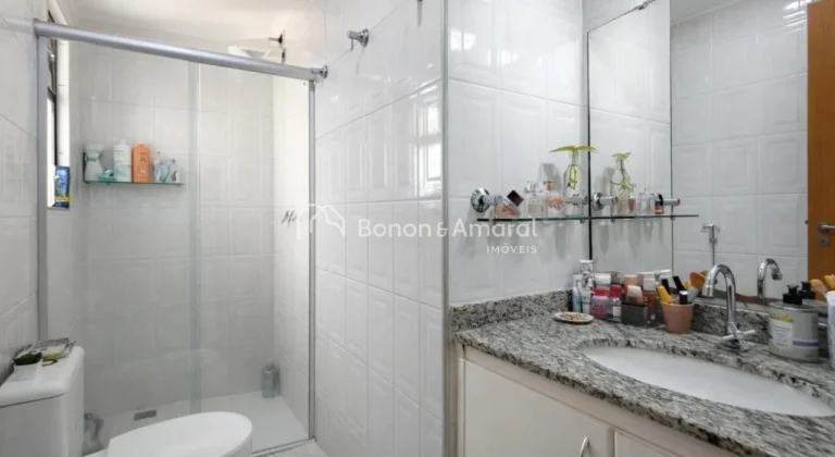 Imagem Apartamento à venda no bairro Mansões Santo Antônio em Campinas, SP.
A sala de estar e jantar sã...