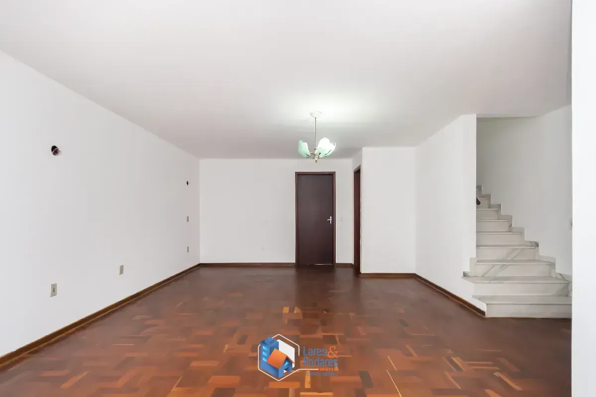Foto do imóvel Sobrado para venda em Vila Alexandria com 3 quartos, sendo 1 suíte, 201m² em Avenida Dória