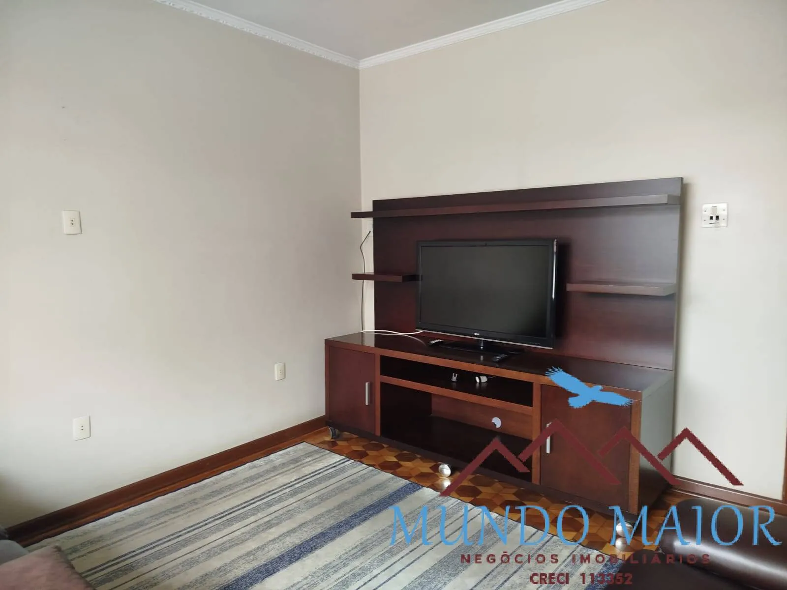Imagem Oportunidade na Vila Gilda: Terreno Amplo com 2 Casas Térreas!