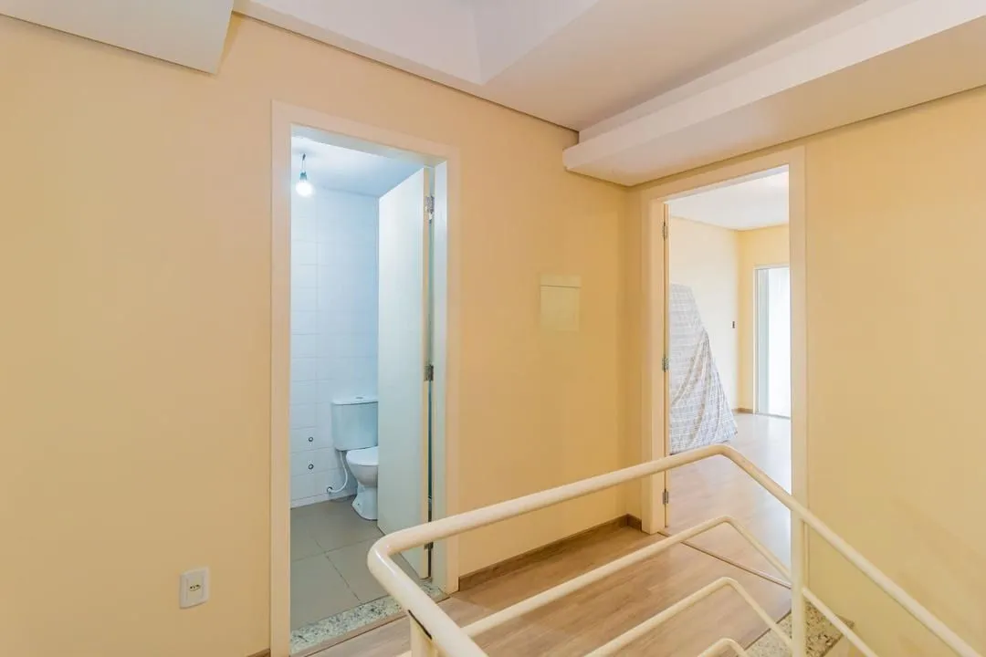 Imagem Casa com 3 dormitórios, suíte, lavabo e amplo pátio.