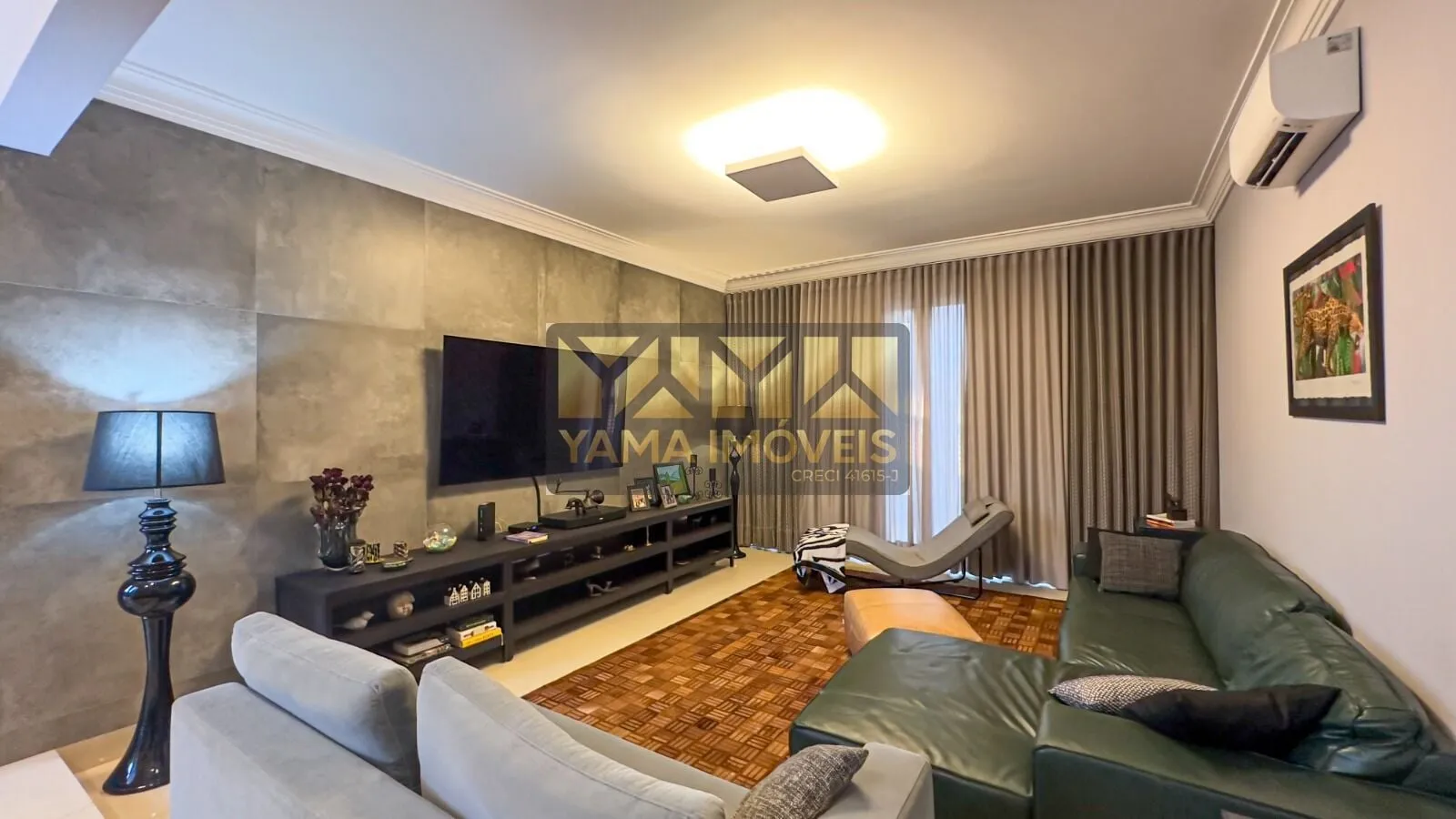 Imagem Condomínio Ipê Amarelo - Casa de Alto Padrão com 4 Suítes, 587 m², Piscina e Espaço Gourmet - Condomínio Ipê Amarelo, Vila do Golfe