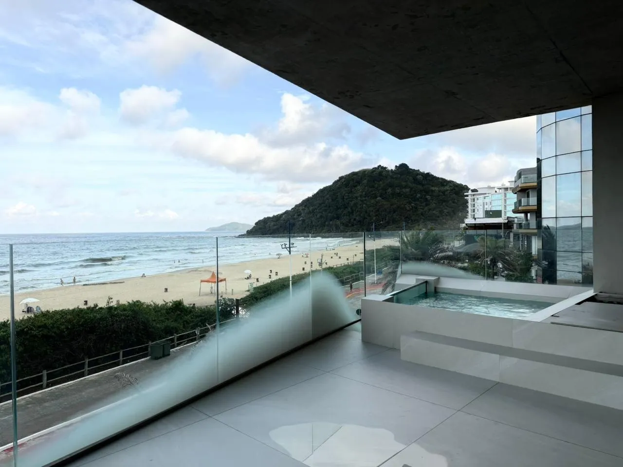 Imagem Apartamento com vista para o mar à venda com 330m2 por R$ 28.000.000,00
