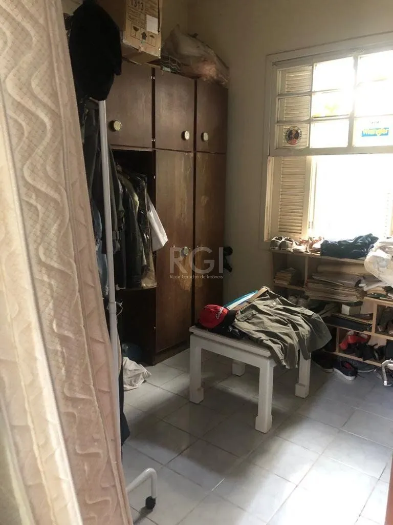 Imagem Casa/terreno medindo 200m² de privativo, 550m² totais no bairro Partenon, 9 vag