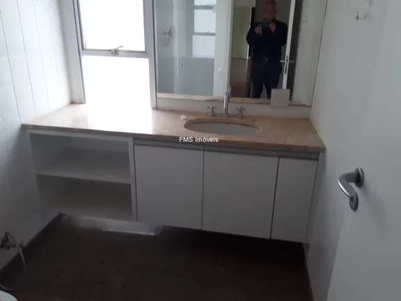 Imagem Apartamento de luxo à venda em São Paulo-SP, na Vila Nova Conceição: 3 quartos, 1 suíte, 3 salas, 3 banheiros, 2 vagas, 150m².