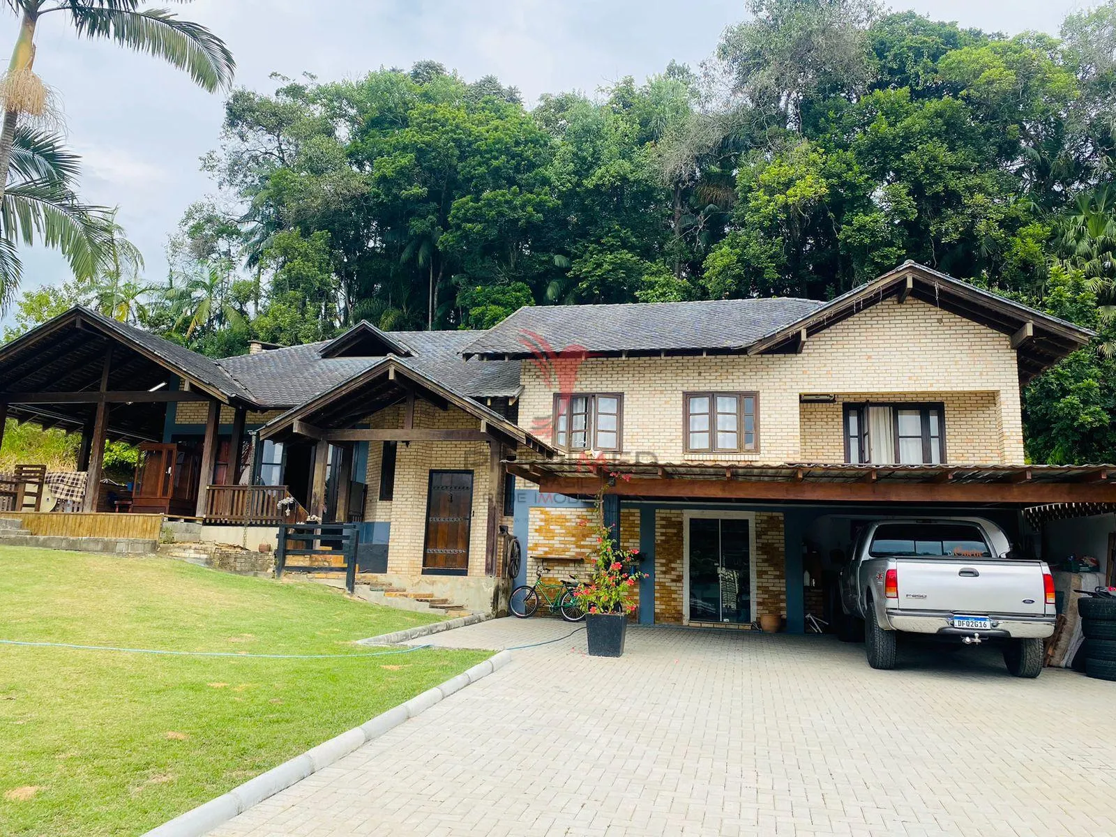 Foto do imóvel Casa de Alto Padrão em Blumenau com 5 Quartos e 4 Banheiros area de festa em Rua Amália Reiter, 350 - Salto Weissbach, Blumenau - SC
