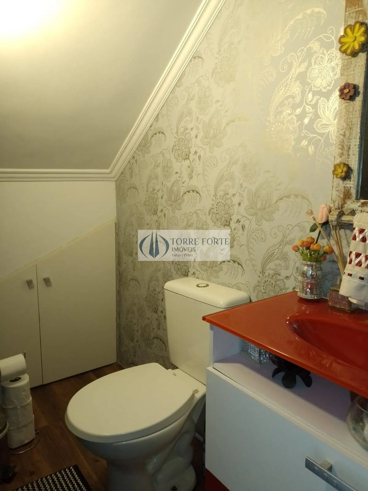 Imagem linda casa 3 dormitórios, com 2 vagas em ótima localização
